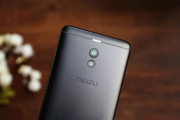 черный Meizu M6 Note с двойной камерой