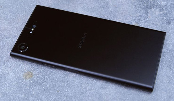 Стильный смартфон Sony Xperia XA1 Plus в черном цвете